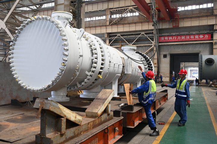 Workers hoist an equipment in a workshop of LS Group High Tech Equipment Industrial Park of Lanzhou New Area in Lanzhou, northwest China's Gansu Province, July 25, 2024. (Xinhua/Fan Peishen)